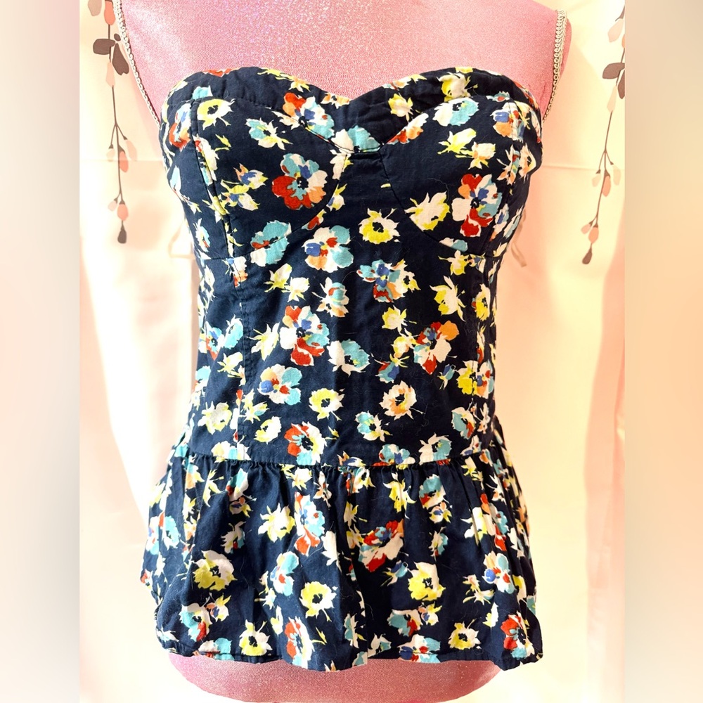 Flowery Peplum Strapless Top